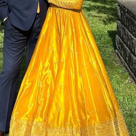 Yellowish Golden Lengha for sale - Picture 3 of 7